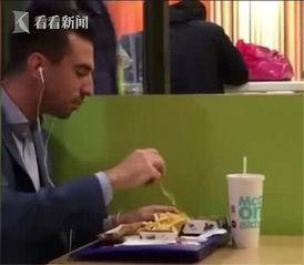 男人叉人视频播放,男子街头叉人事件全程回顾