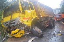 大货车视频车祸,大货车车祸现场直击