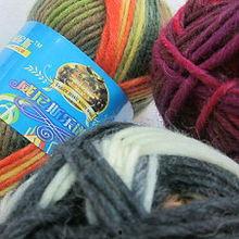 旧毛线钩沙发垫的视频,跟随视频轻松制作温馨家居饰品