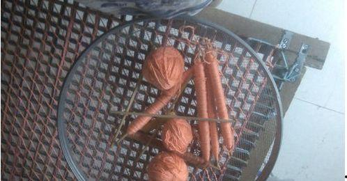 旧毛线钩沙发垫的视频,跟随视频轻松制作温馨家居饰品