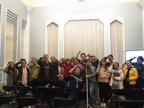 猴戏表演视频,灵猴献艺，传承国粹风采