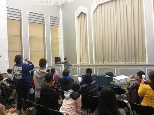 猴戏表演视频,灵猴献艺,传承国粹风采